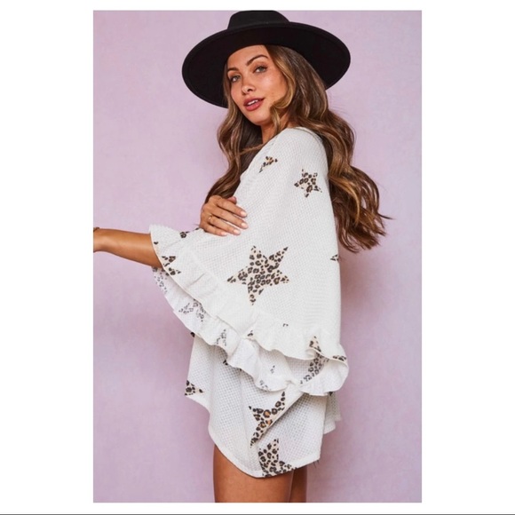 Fantastic Fawn Feelin’ Flirty Leopard Print Star Flowy Boho Top - Picture 2 of 5